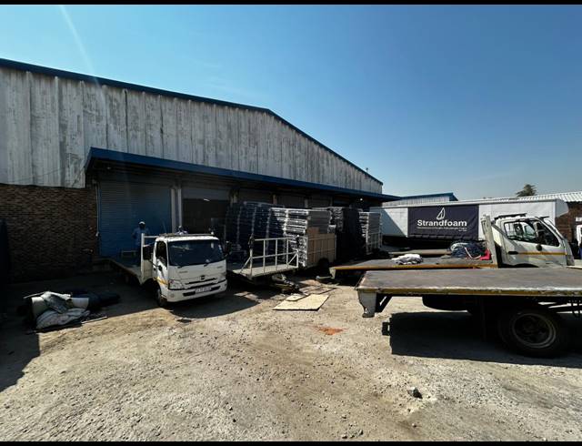 2,900M² WAREHOUSE TO LET IN KEW